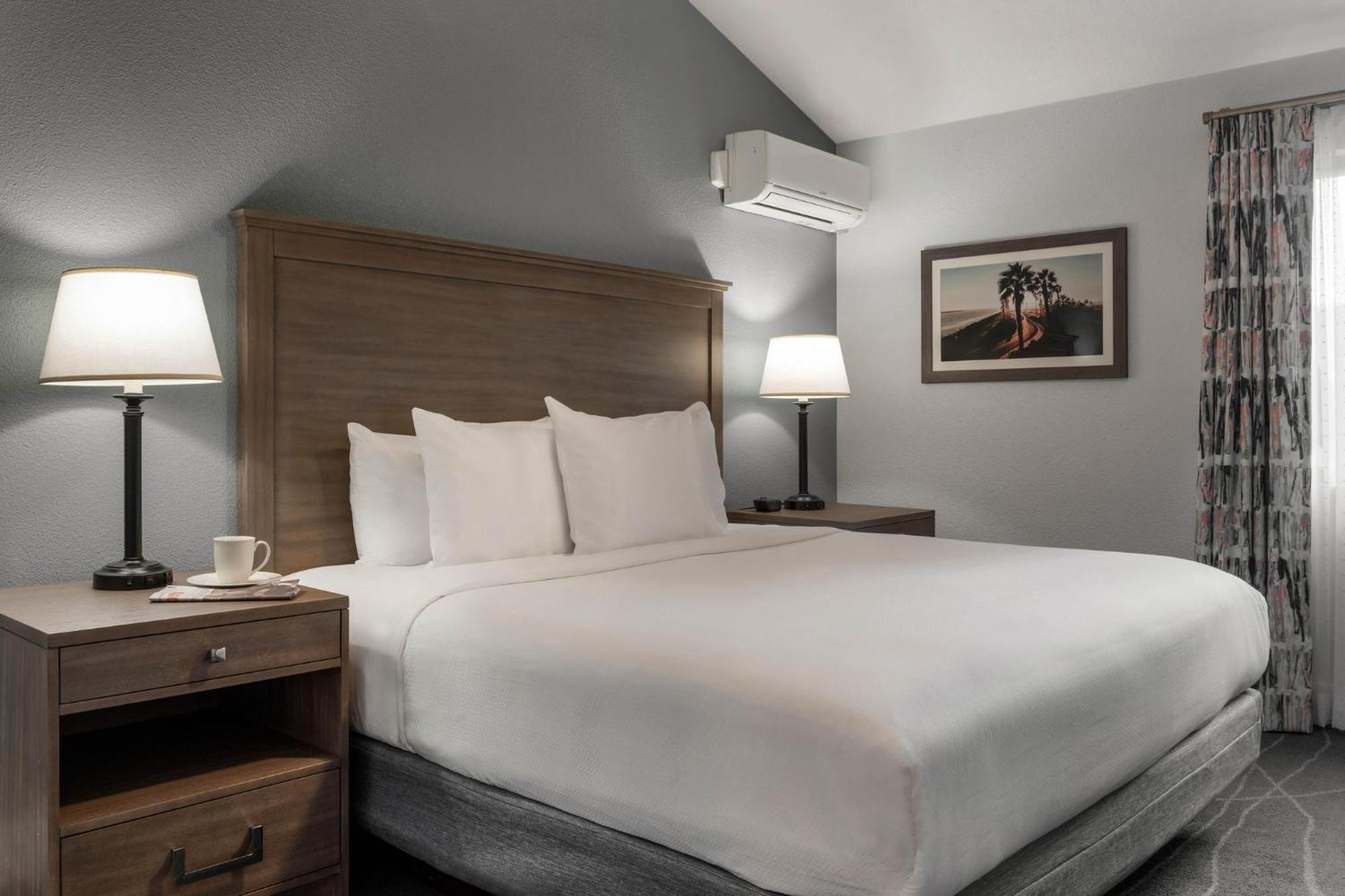 Club Wyndham Dolphin'S Cove Hotel Anaheim Exterior photo