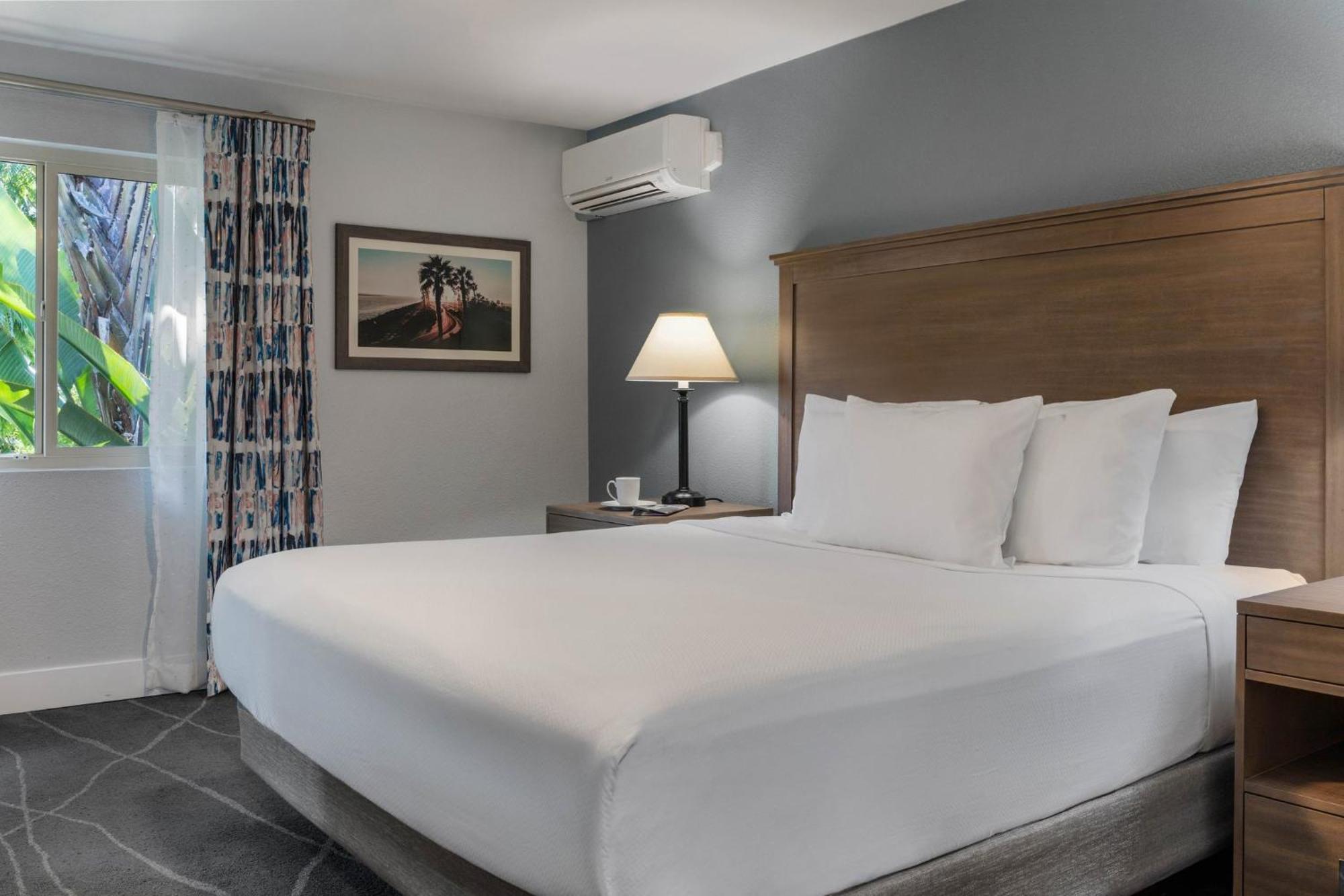 Club Wyndham Dolphin'S Cove Hotel Anaheim Exterior photo