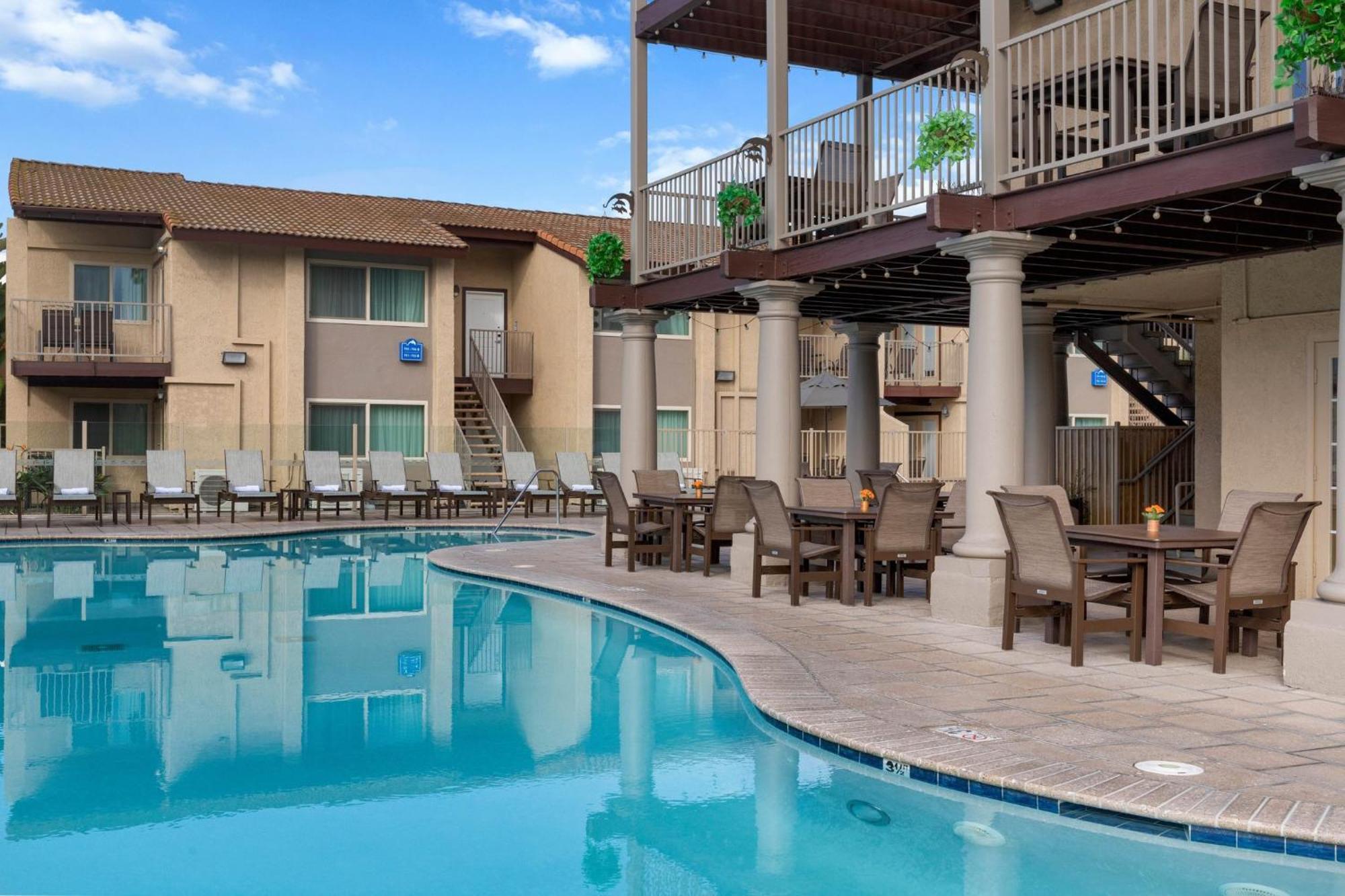 Club Wyndham Dolphin'S Cove Hotel Anaheim Exterior photo